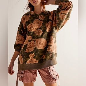 Like New Free People We the Free It’s a Vibe printed hoodie